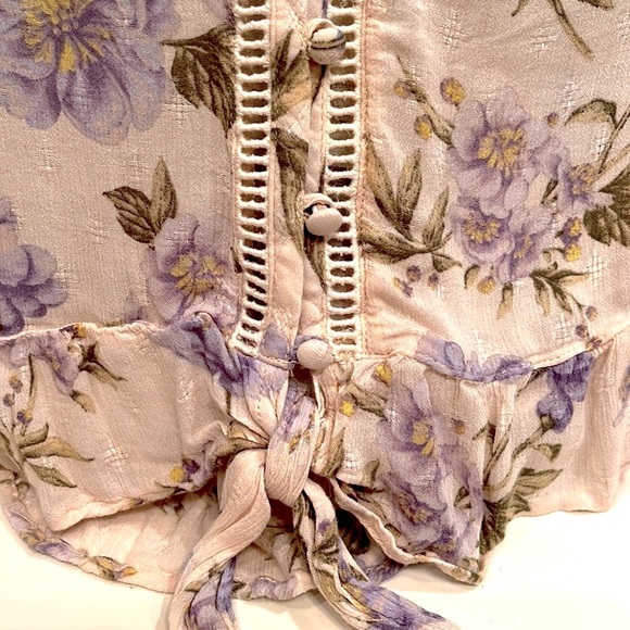 American Eagle Floral Crochet Tie Cropped V Neck Buttoned Beige Blouse Size XS - Picture 4 of 9